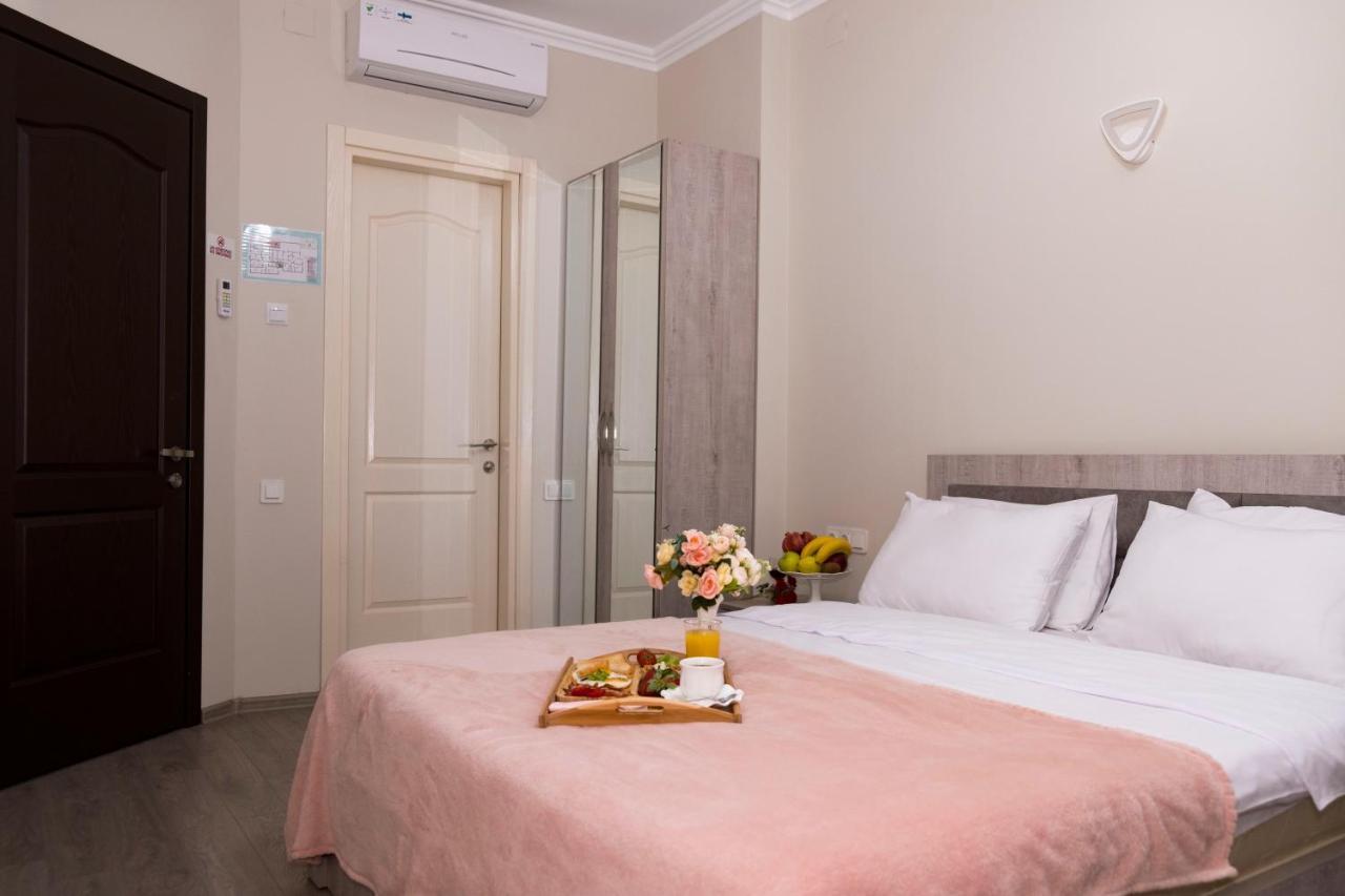 Art Hotel Batumi Esterno foto