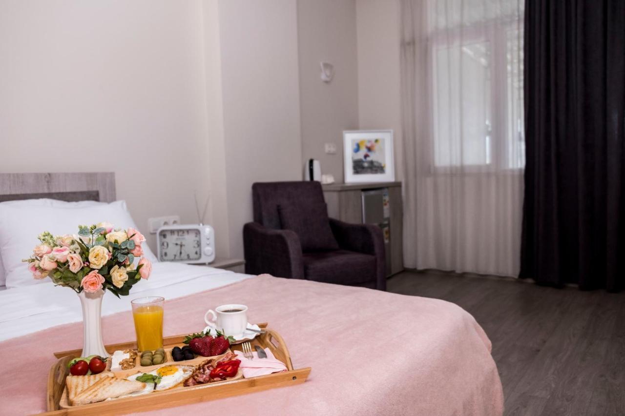 Art Hotel Batumi Esterno foto