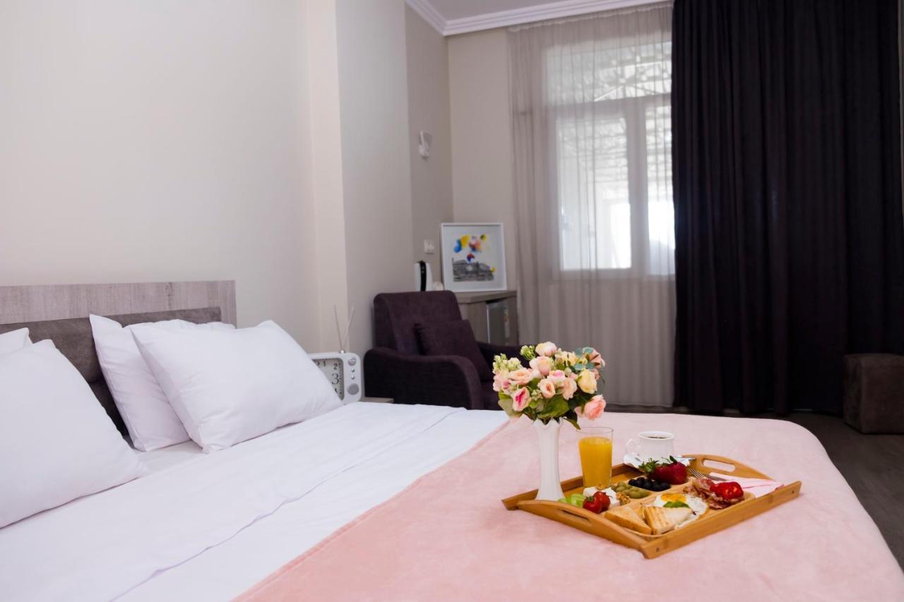 Art Hotel Batumi Esterno foto