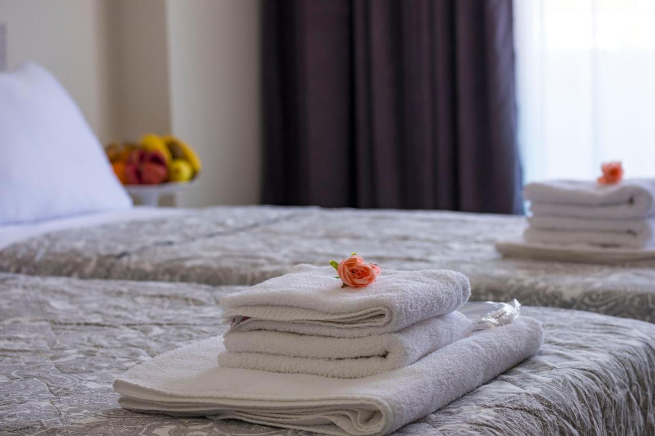 Art Hotel Batumi Esterno foto