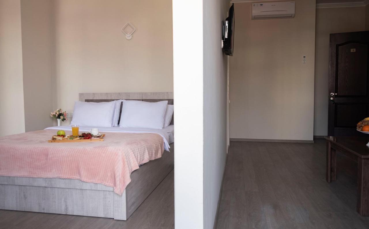 Art Hotel Batumi Esterno foto