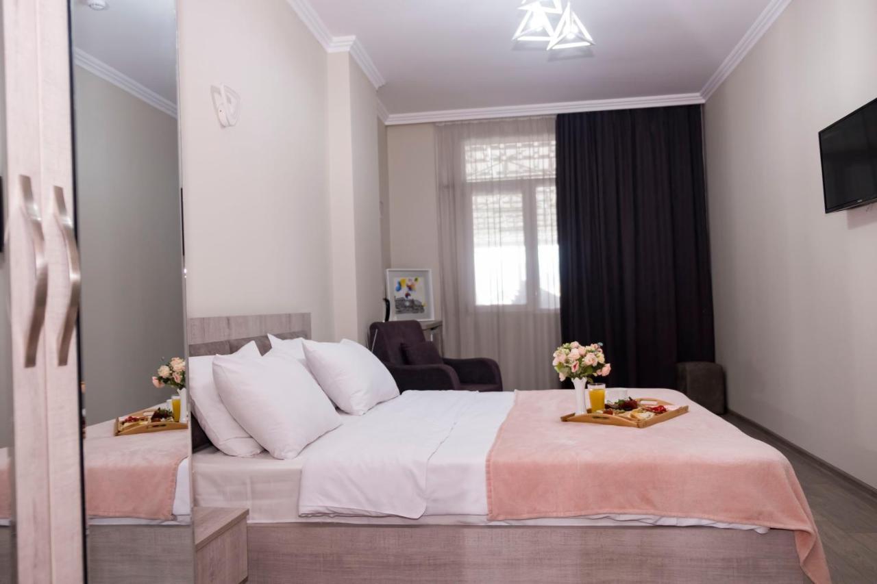 Art Hotel Batumi Esterno foto