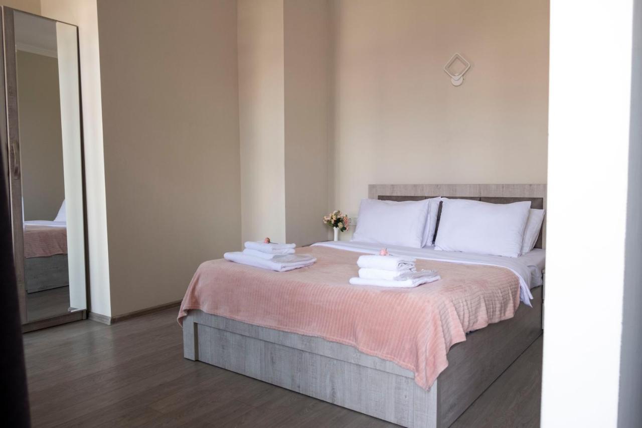 Art Hotel Batumi Esterno foto