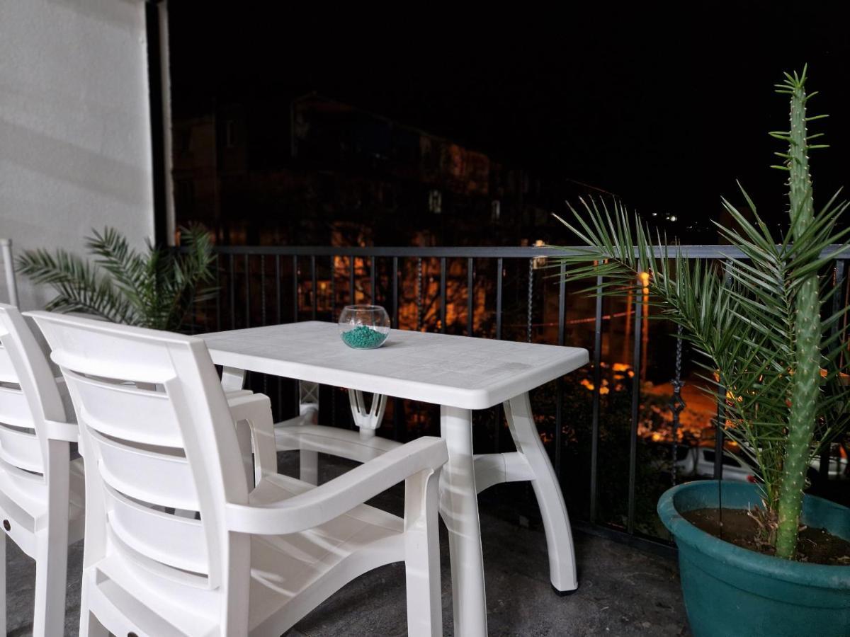 Art Hotel Batumi Esterno foto
