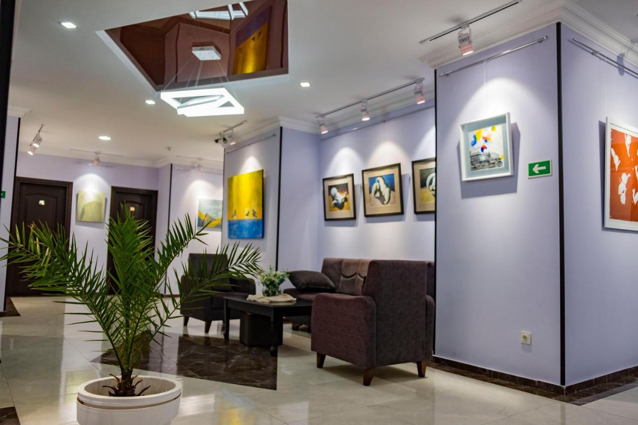 Art Hotel Batumi Esterno foto