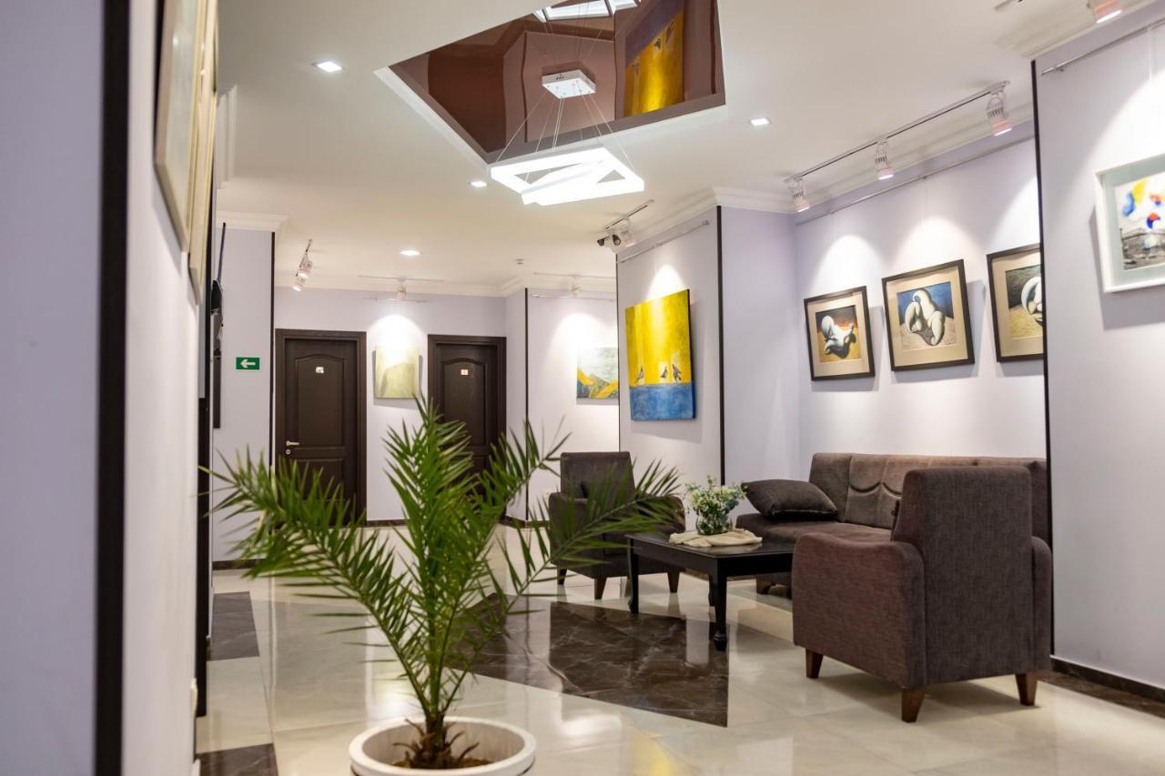 Art Hotel Batumi Esterno foto